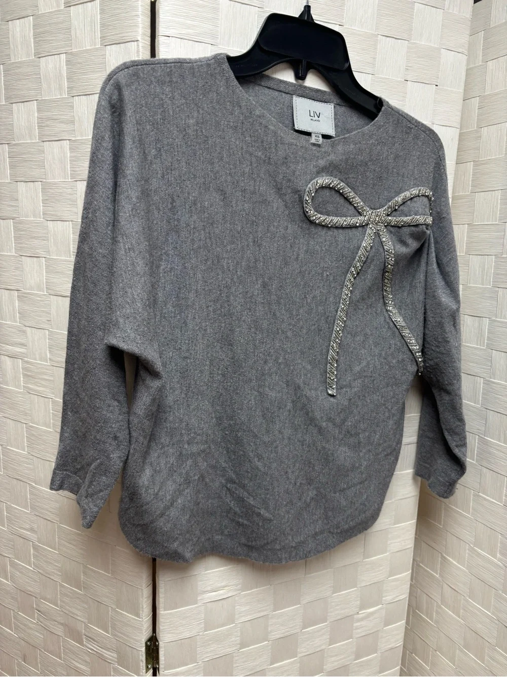 Liv MILANO Gray Sweater with Rhinestone Bow Accent XS